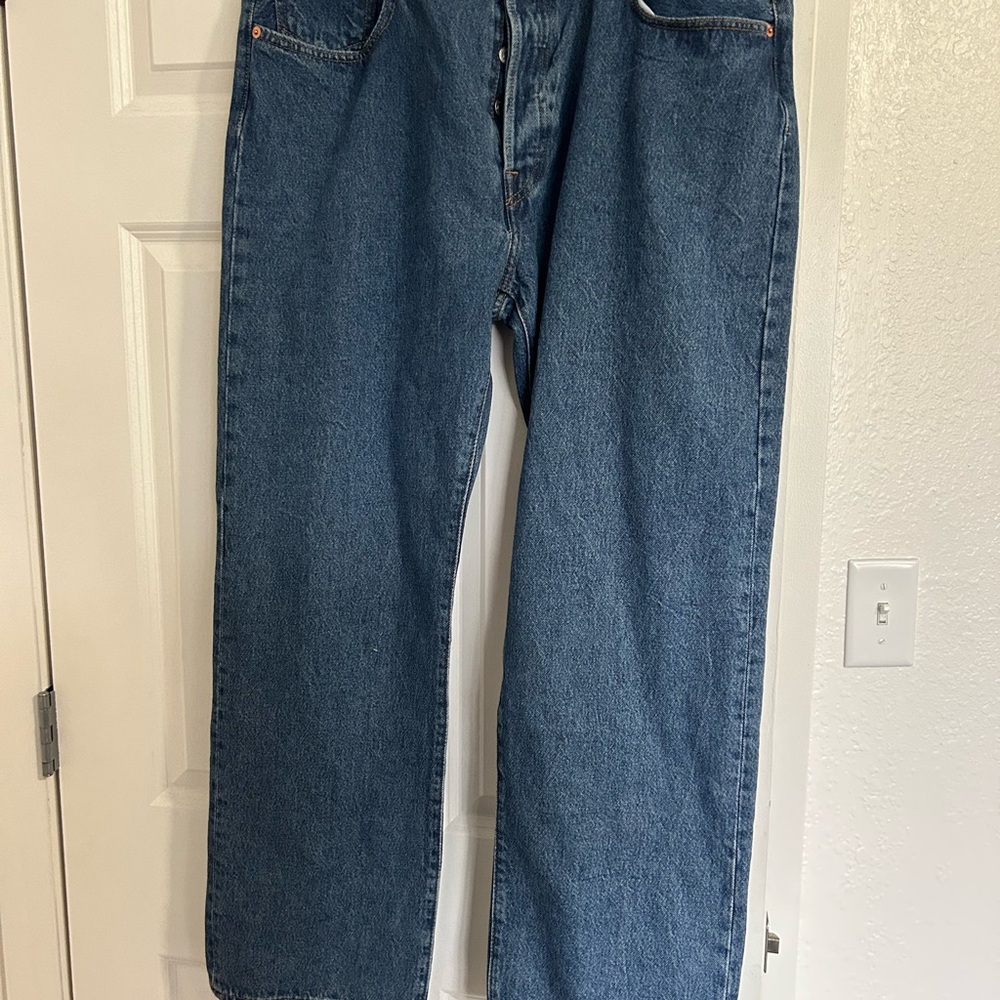 Levi's Straight Leg Jeans in Classic Blue Denim